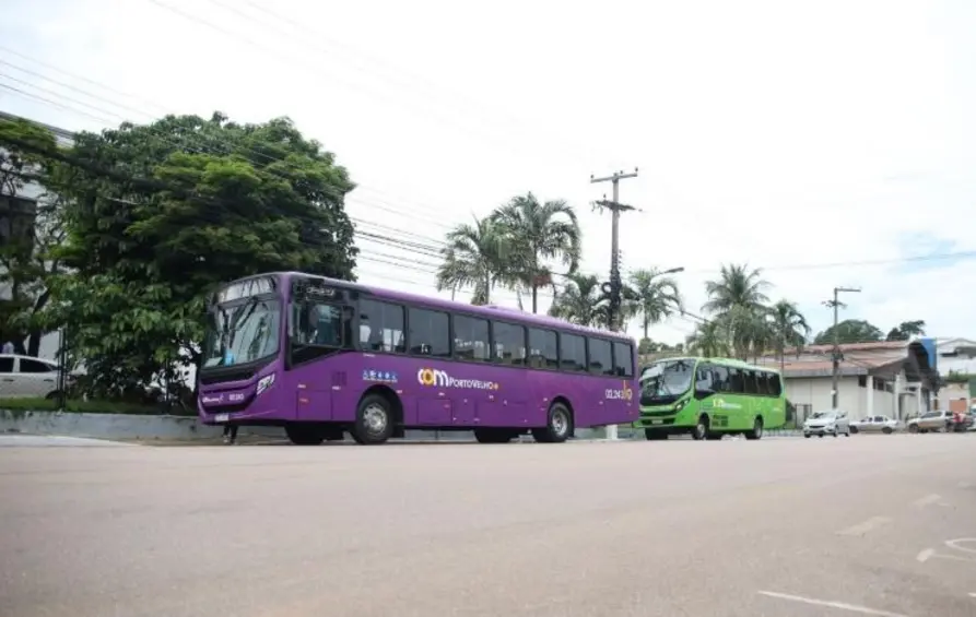 Porto Velho recebe nova frota de ônibus roxos com melhorias para usuários