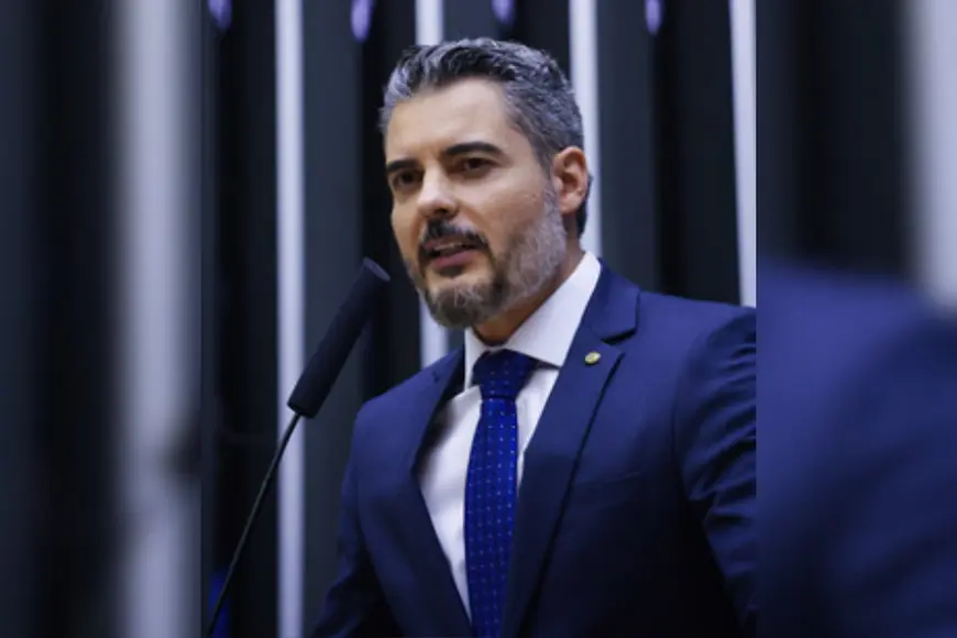 Oposição protocola pedido de criação da CPMI do Banco Master na Câmara