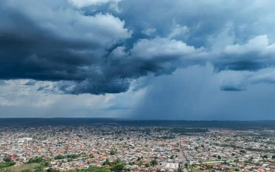 Rondônia enfrenta dia de tempo instável com chuvas e altas temperaturas