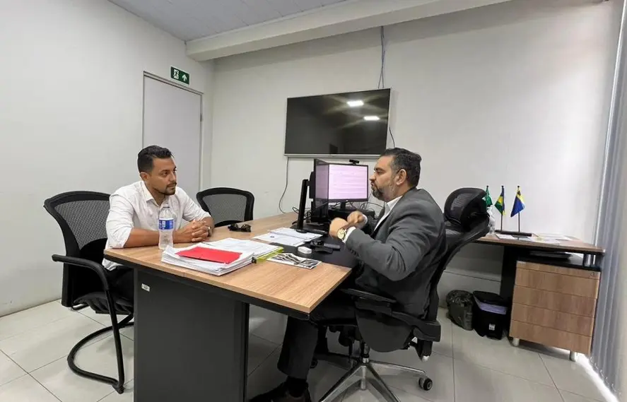Vereador Dr Gilber discute melhorias para educação em reunião com secretário de Porto Velho