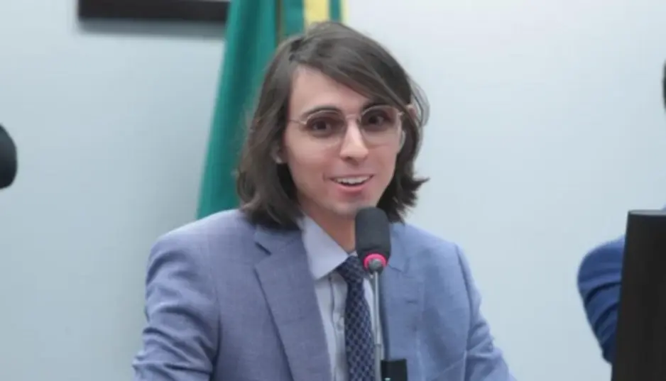 Amom Mandel anuncia PEC para tornar vereadores conselheiros sem salário