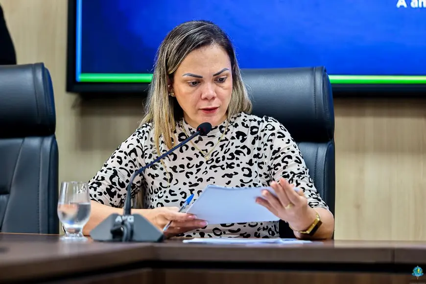 Projeto de Claudia de Jesus garante progressão horizontal a servidores cedidos