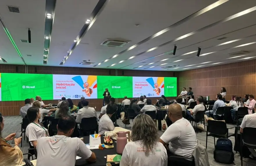 Sicredi e Seduc MT capacitam educadores para Finanças na Mochila