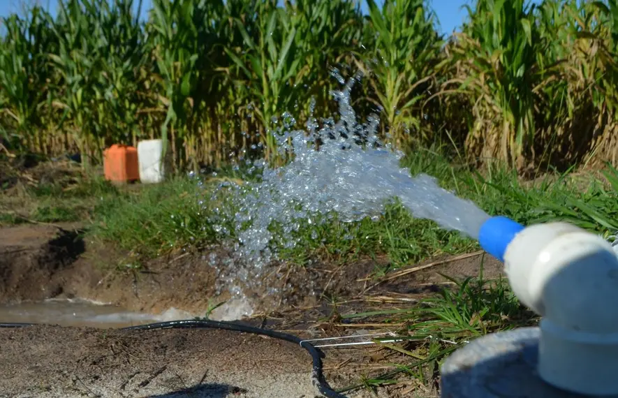 Ezequiel Neiva destina perfuratriz para produtores de Nova Mamoré