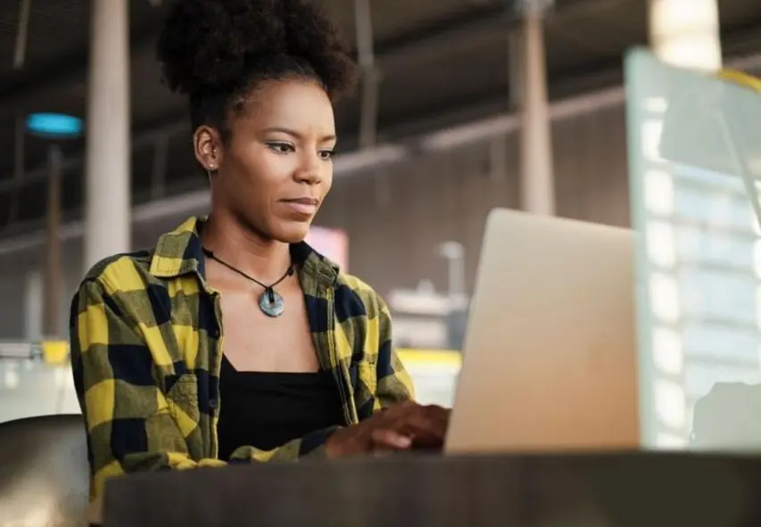 Rondonia amplia vagas para mulheres negras e mantem desigualdade salarial