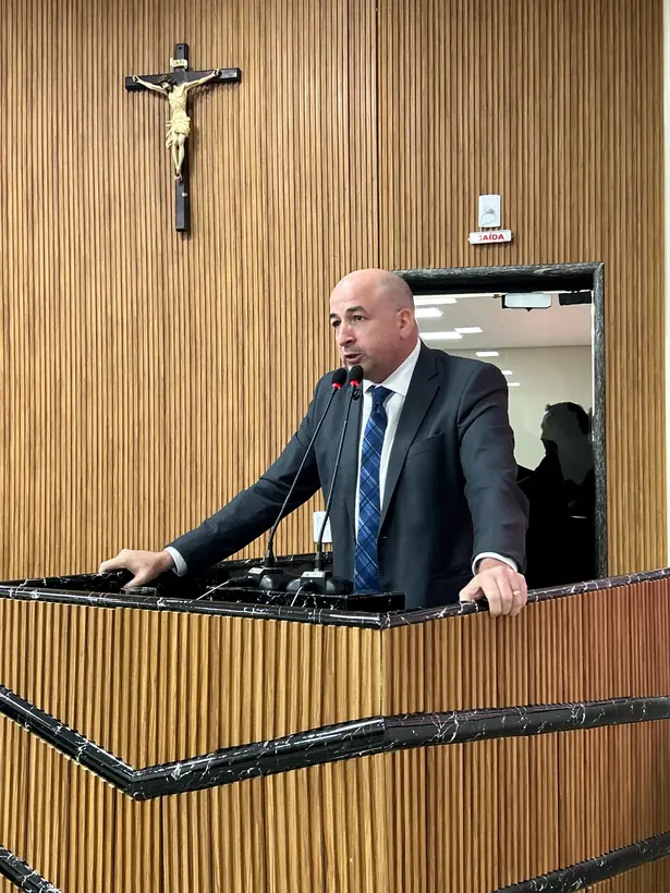 Gedeão Negreiros exige limpeza de vala em Moinhos de Vento