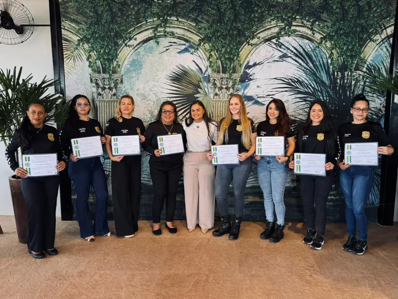 Taíssa Sousa entrega votos de louvor a policiais de Guajará Mirim