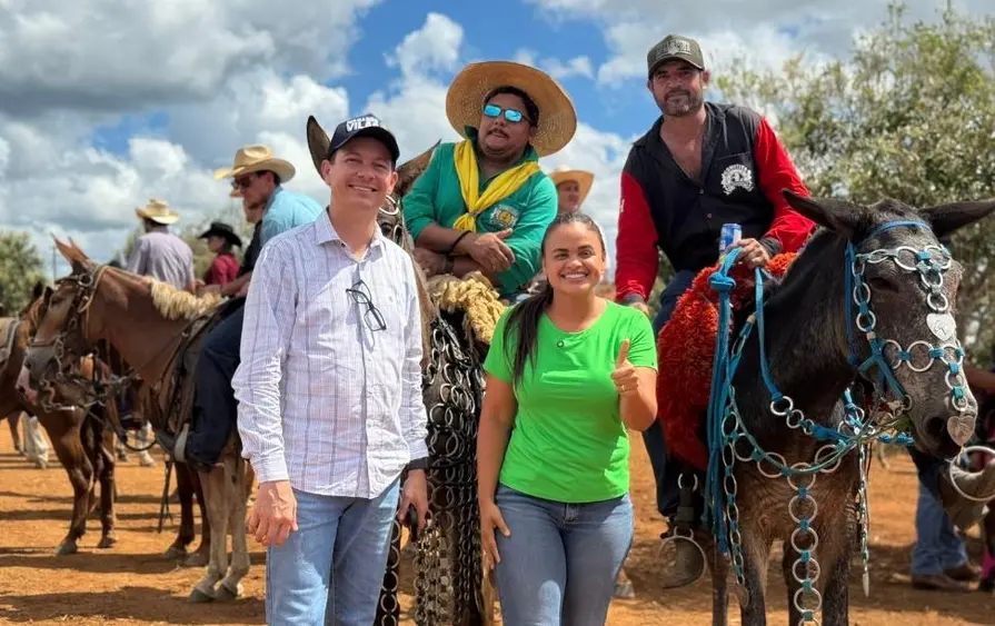 Taíssa Sousa participa de cavalgada beneficente em Montenegro