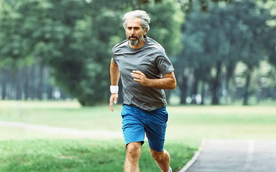 Iniciar corrida aos 50 anos é seguro com orientação médica