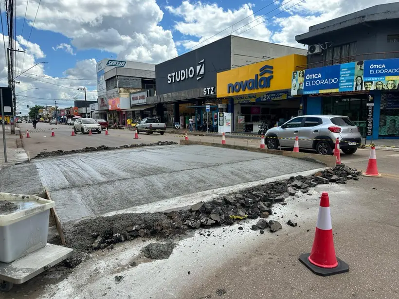 Faixa elevada instalada na Avenida Jatuarana em Porto Velho