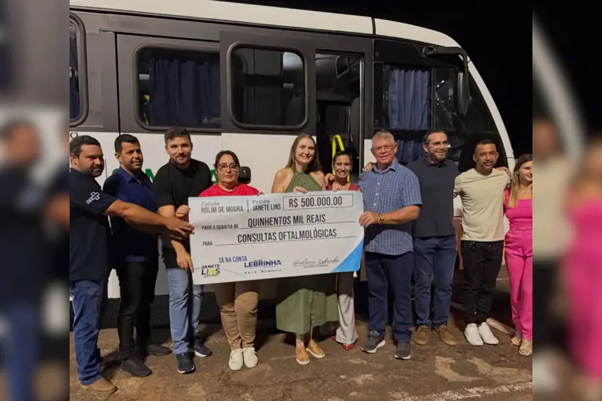 Lebrinha entrega microonibus e 500 mil para oftalmologia em Rolim
