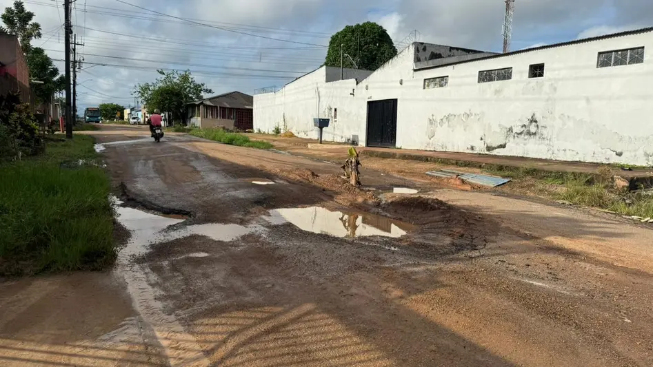 Prefeitura inicia tapa buracos em rua do bairro Cidade Nova
