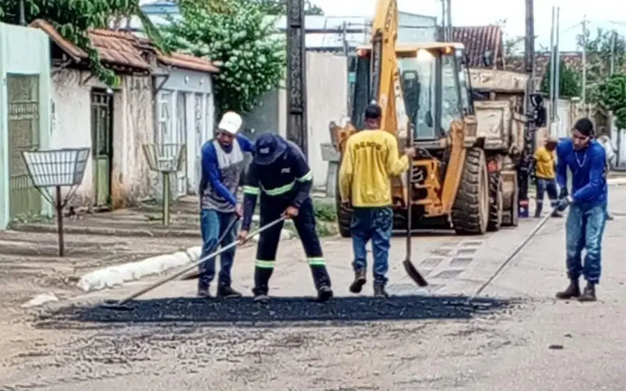 Tapa buraco na Rua do Sol no Floresta atende pedido de Edimilson
