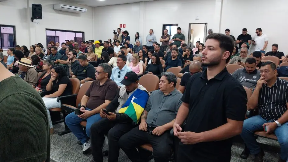 Câmara de Porto Velho adia leitura de impeachment contra Marcos Combate