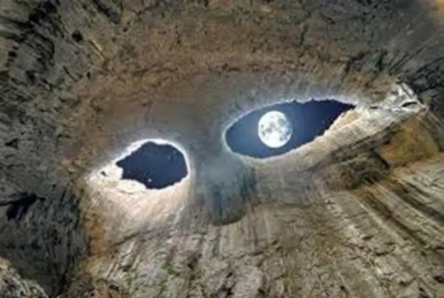 Caverna Prohodna na Bulgária atrai turistas com os Olhos de Deus