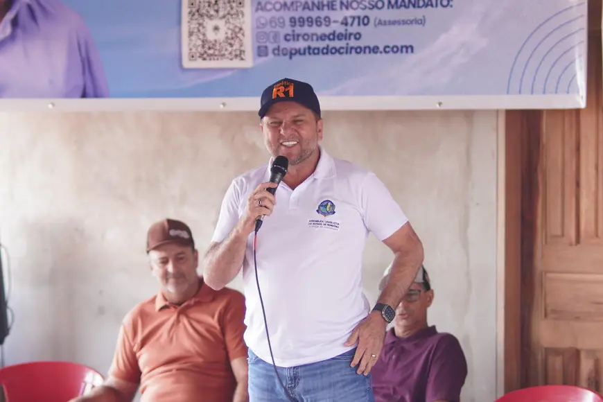 Cirone Deiró entrega implementos a associações de Santa Luzia