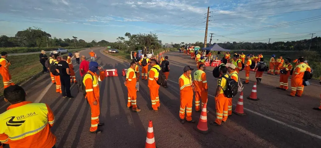 Paralisação de trabalhadores do Consórcio Nova 364 em Rondônia