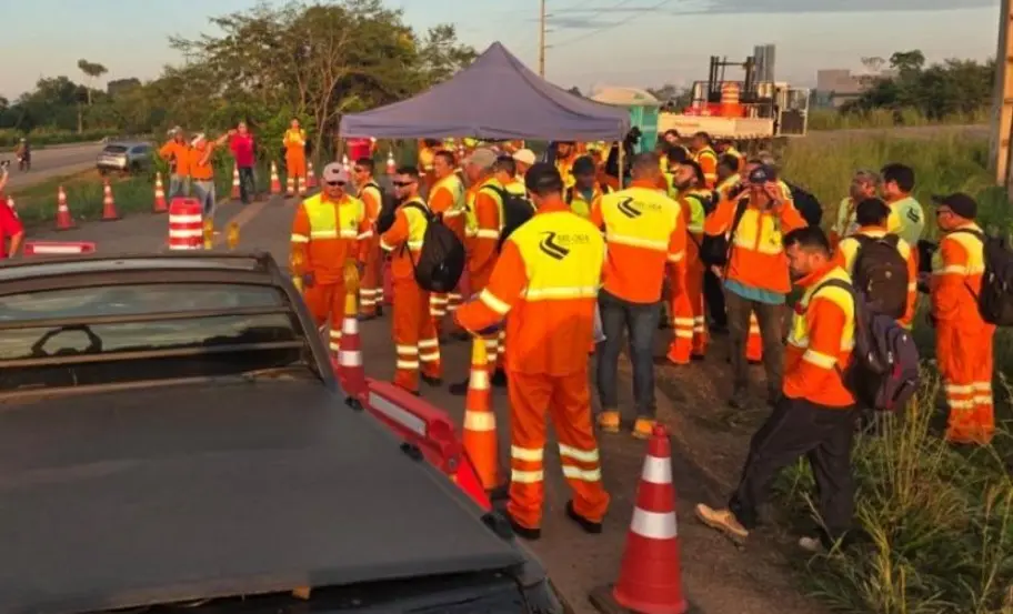 Sindicato realiza protesto com bloqueio na BR 364 em Porto Velho