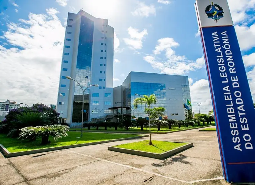 ALE RO aprova Identidade Parlamentar com chip e QR Code
