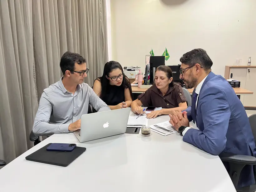 Márcio Pacele garante farmacêutico em Extrema e acompanha emendas
