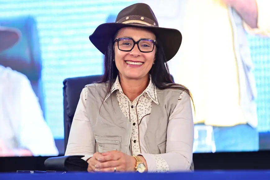 Rosangela Donadon pede mini carregadeira ao DER para Guajará Mirim