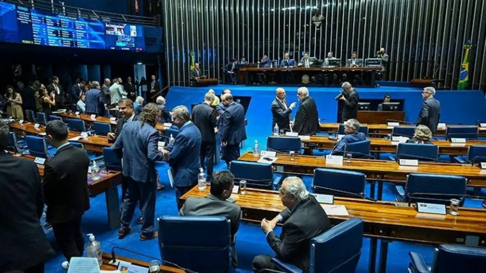 Senado aprova gastos que preocupam economia e PEC 6x1 segue parada