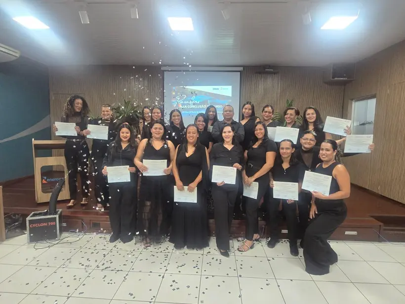 21 mulheres concluem curso de eletricista de redes no SENAI RO
