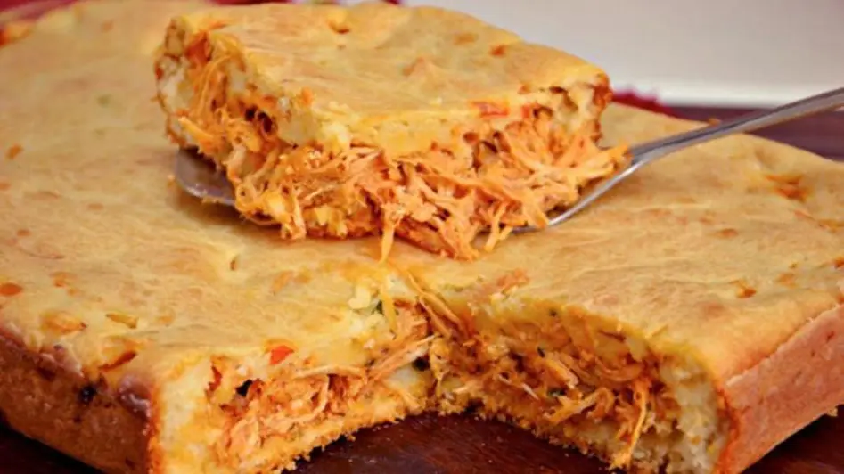 Torta de frango de liquidificador com recheio molhadinho