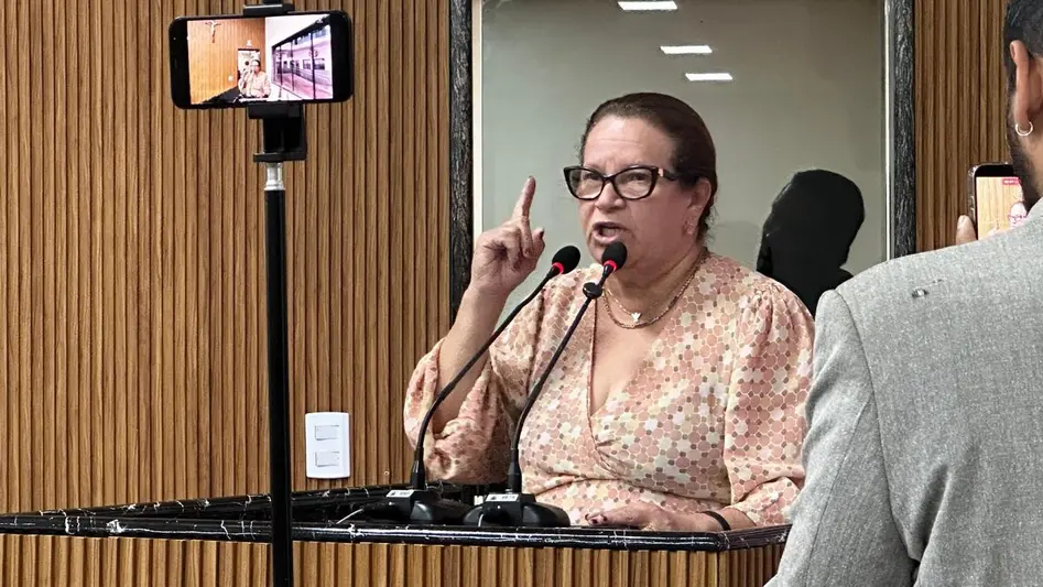 Ellis Regina cobra cumprimento de acordos e defende servidores
