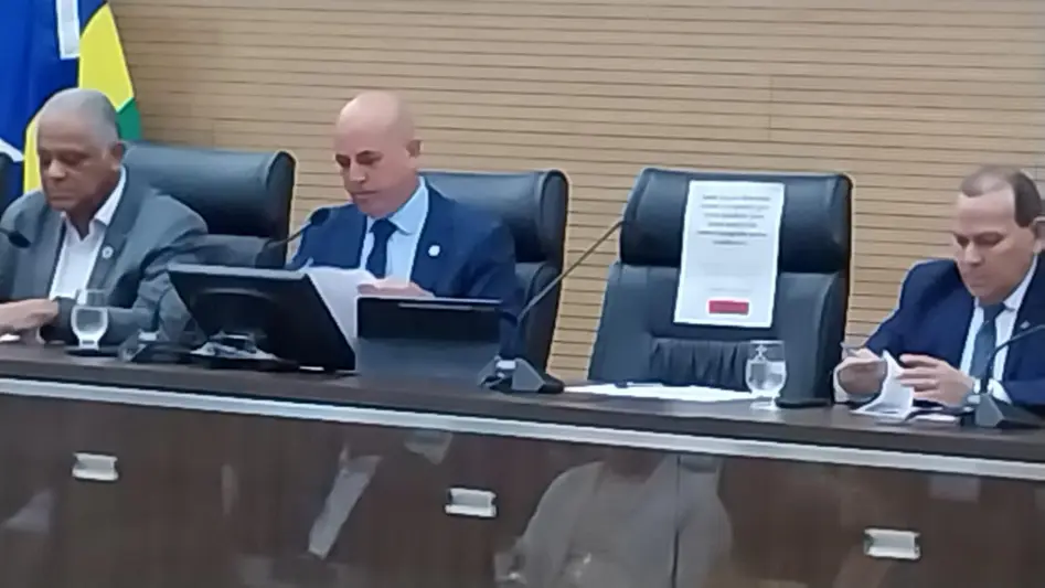 Alero mantém cadeira vazia por lei em homenagem às mulheres