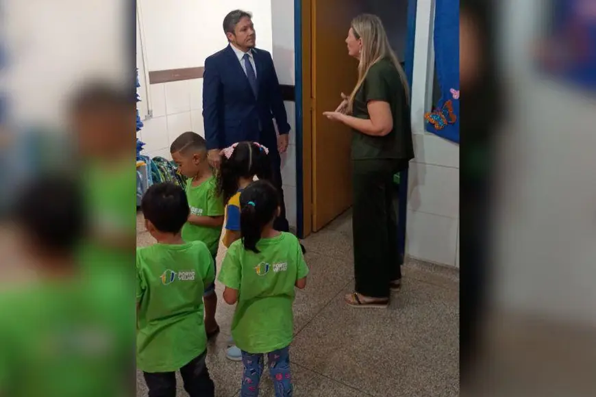Vereador Zé Paroca acompanha rotina da Escola Padre Zenildo Gomes