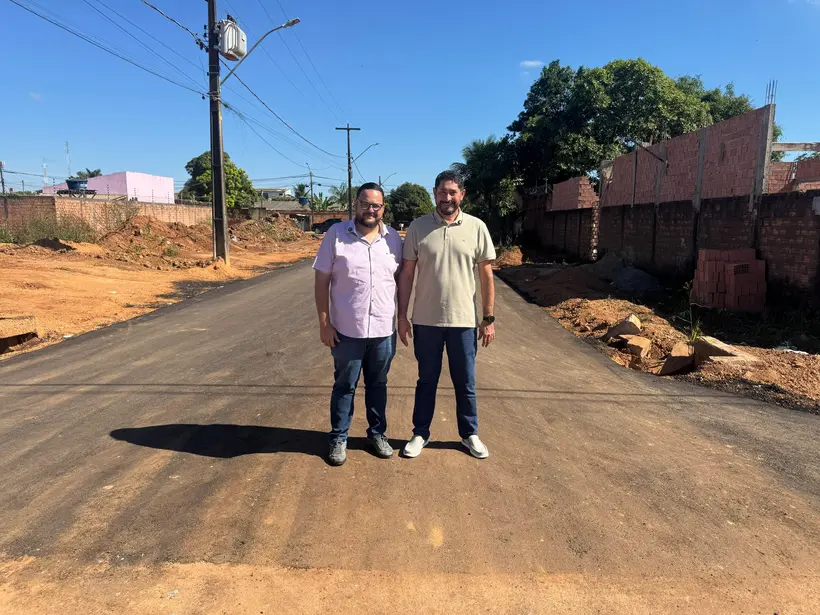 Vereador Márcio Pacele fiscaliza pavimentação da Rua Seringueira